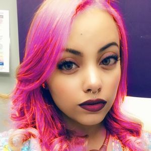 Meet your Posher, Lina